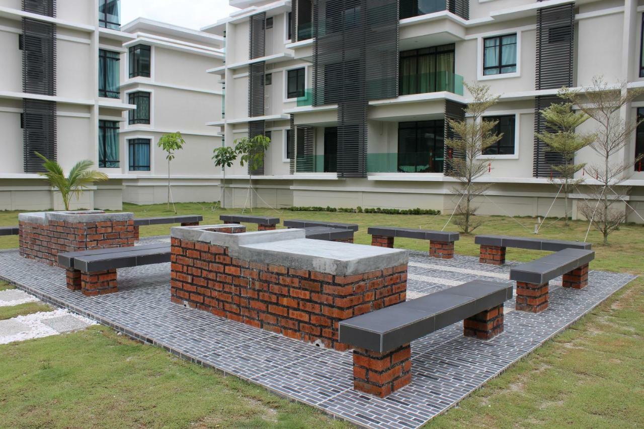 The Meadow Park Appartement Kampar Buitenkant foto